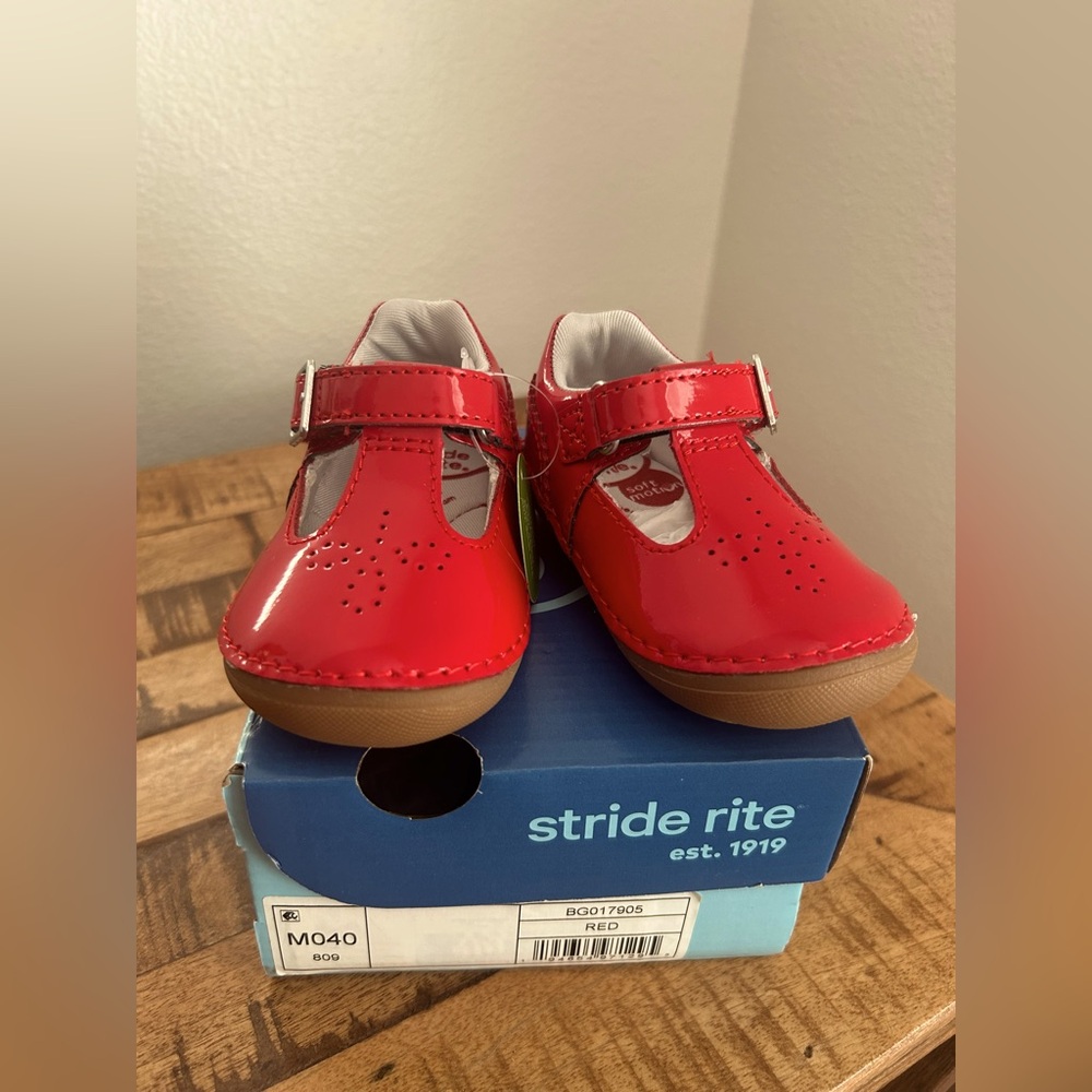 Brand New Stride Rite Baby Girl Red Shoes Soft Motion Size 4M